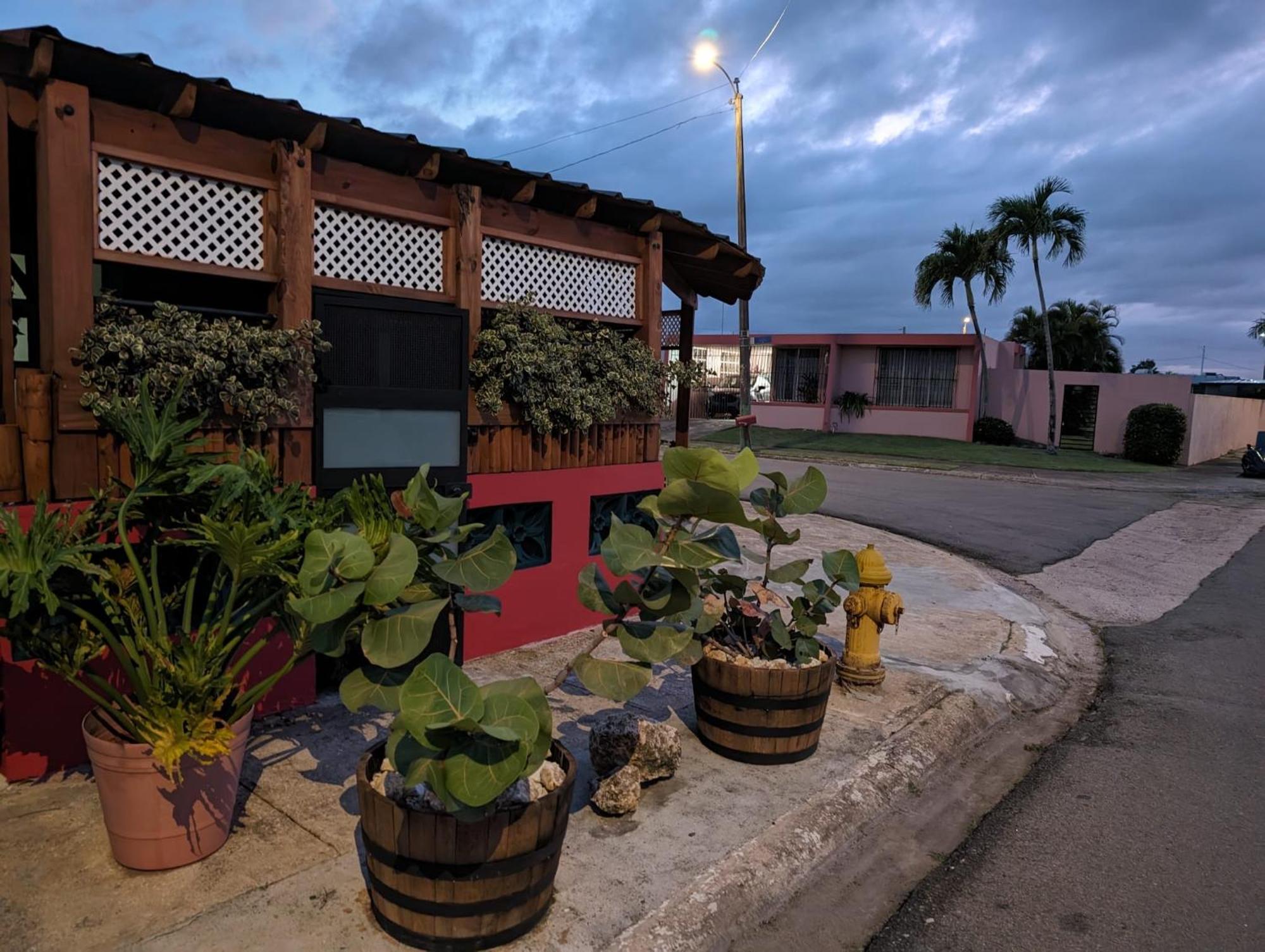 Moon'S Place Toa Baja Buitenkant foto